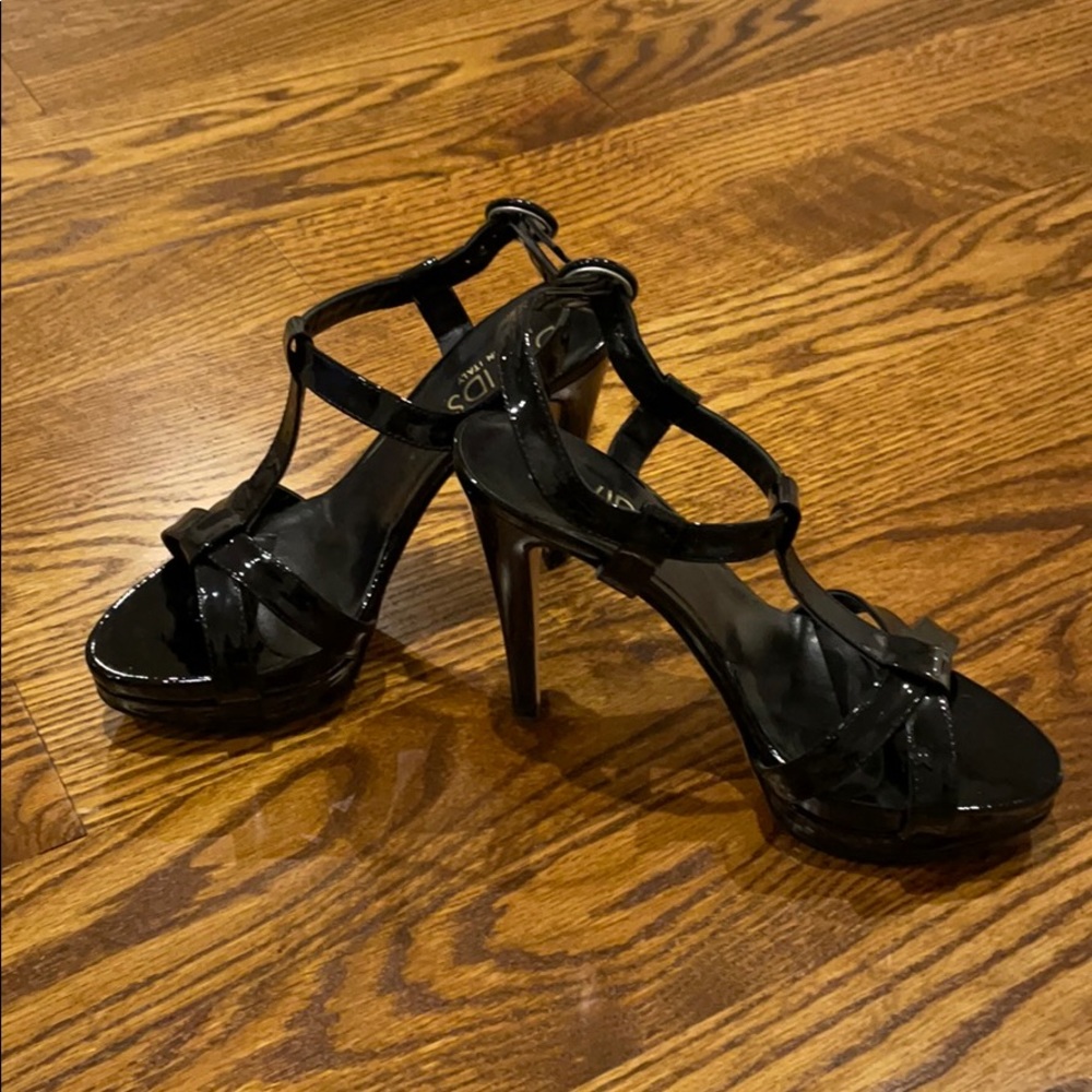 DAVIDS patent leather black heeled sandals size 37